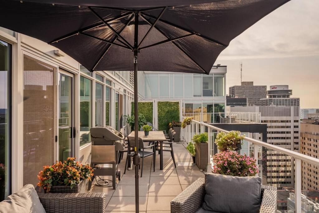 Luxury 2-Bedroom Penthouse Downtown With Free Parking Ottawa Exterior foto